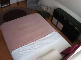 voyeurcam-julmodels-whitebed-2 camsoda stream image, 16.05.2026 16:10