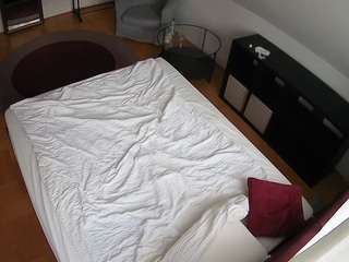 voyeurcam-julmodels-whitebed-2 camsoda stream image, 16.05.2026 16:10
