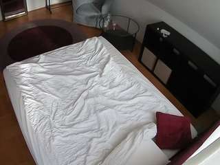 voyeurcam-julmodels-whitebed-2 camsoda stream image, 16.05.2026 16:10