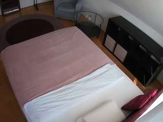 voyeurcam-julmodels-whitebed-2 camsoda stream image, 16.05.2026 16:10