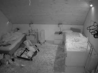 voyeurcam-julmodels-whitebed-3 camsoda stream image, 16.05.2026 16:10