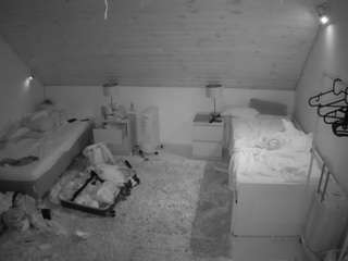 voyeurcam-julmodels-whitebed-3 camsoda stream image, 16.05.2026 16:10