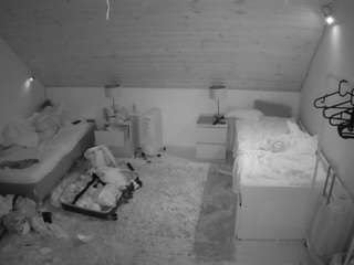 voyeurcam-julmodels-whitebed-3 camsoda stream image, 16.05.2026 16:10