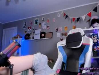 vivian_qwerty chaturbate stream image, 27.05.2026 05:40