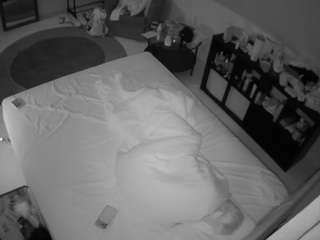voyeurcam-julmodels-whitebed-2 camsoda stream image, 26.05.2026 18:40