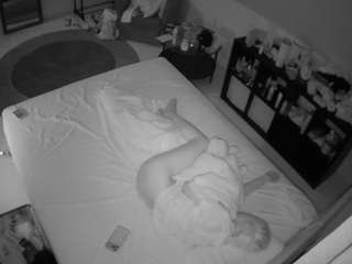 voyeurcam-julmodels-whitebed-2 camsoda stream image, 26.05.2026 18:40