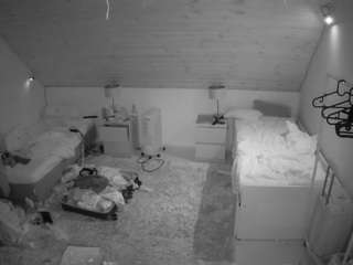 voyeurcam-julmodels-whitebed-3 camsoda stream image, 26.05.2026 18:40