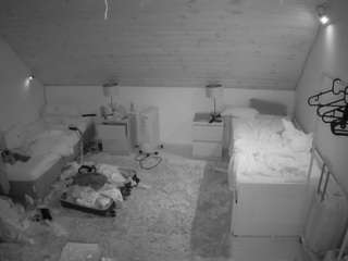 voyeurcam-julmodels-whitebed-3 camsoda stream image, 26.05.2026 18:40