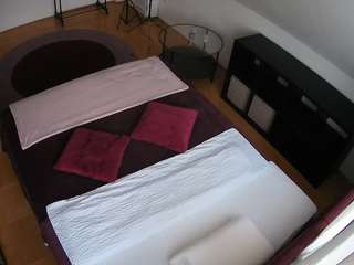 voyeurcam-julmodels-whitebed-2 camsoda stream image, 16.06.2026 12:00