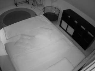 voyeurcam-julmodels-whitebed-2 camsoda stream image, 16.06.2026 12:00