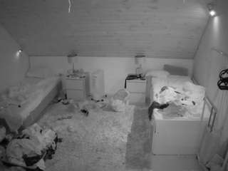 voyeurcam-julmodels-whitebed-3 camsoda stream image, 16.06.2026 07:40
