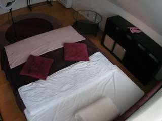 voyeurcam-julmodels-whitebed-2 camsoda stream image, 02.07.2026 12:40
