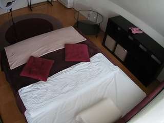 voyeurcam-julmodels-whitebed-2 camsoda stream image, 02.07.2026 12:40
