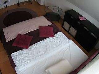 voyeurcam-julmodels-whitebed-2 camsoda stream image, 02.07.2026 12:40