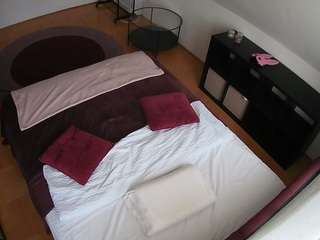 voyeurcam-julmodels-whitebed-2 camsoda stream image, 10.07.2026 07:10