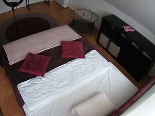 voyeurcam-julmodels-whitebed-2 camsoda stream image, 10.07.2026 07:10