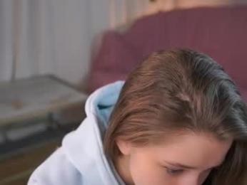 little_poetry chaturbate stream image