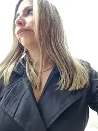 _Abril-Office1 stripchat stream image