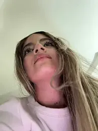 emiss_ stripchat stream image, 04.02.2025 15:50