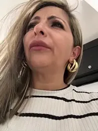 _Abril-Office1 stripchat stream image