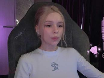 fymryn bongacams stream image