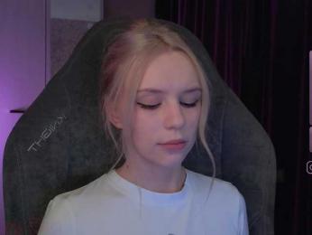 fymryn bongacams stream image