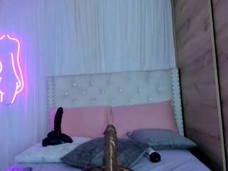 dana-curly camsoda stream image