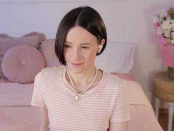 MissEssie bongacams stream image