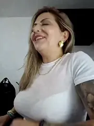 _Abril-Office1 stripchat stream image, 02.05.2025 20:00