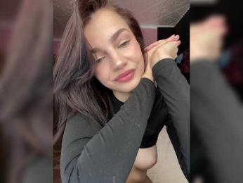 StrawberryGirl bongacams stream image